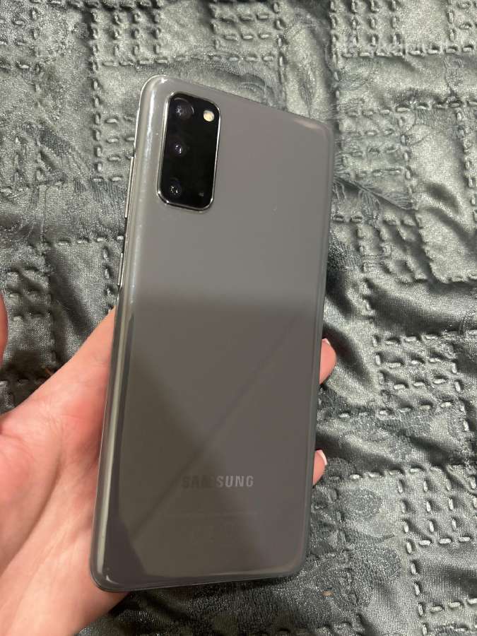 Parduodu samsung s20,dužęs ekranas