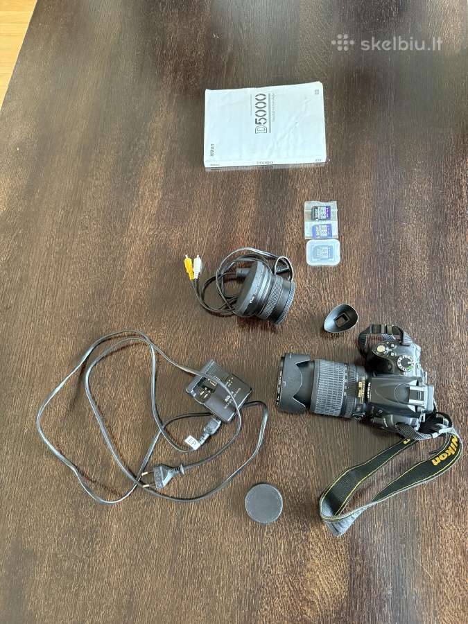 Nikon D5000 su objektyvu – pilnas komplektas, paru