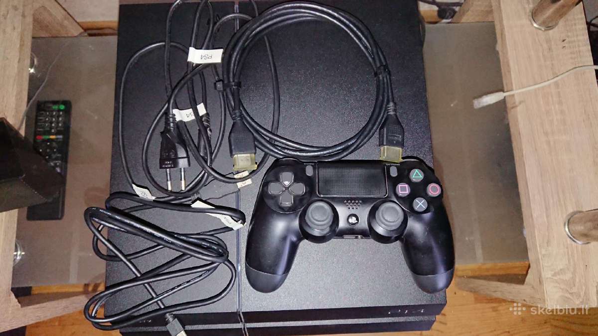 Playstation 4 su žaidimais ir krepšiu
