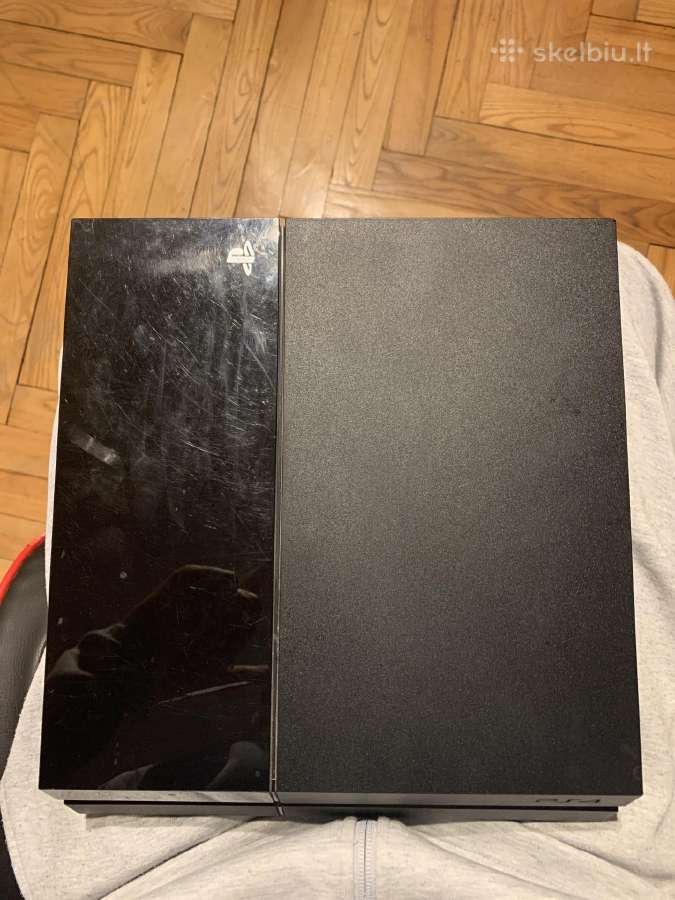 Naudotas sony playstation 4 su pulteliu ir laidais