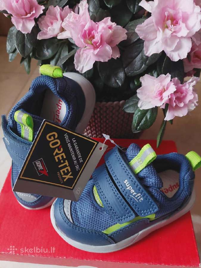 Nauji lengvučiai Superfit su Goretex 20 dydžio