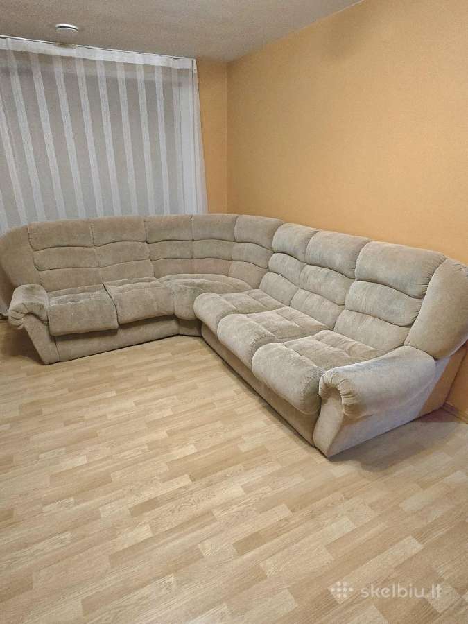 Parduodamas didelis minkštas kampas 3m ir 2,5m