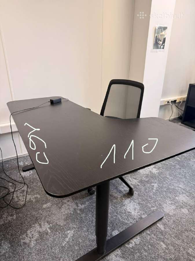Parduodu kampini kompiuterini stala