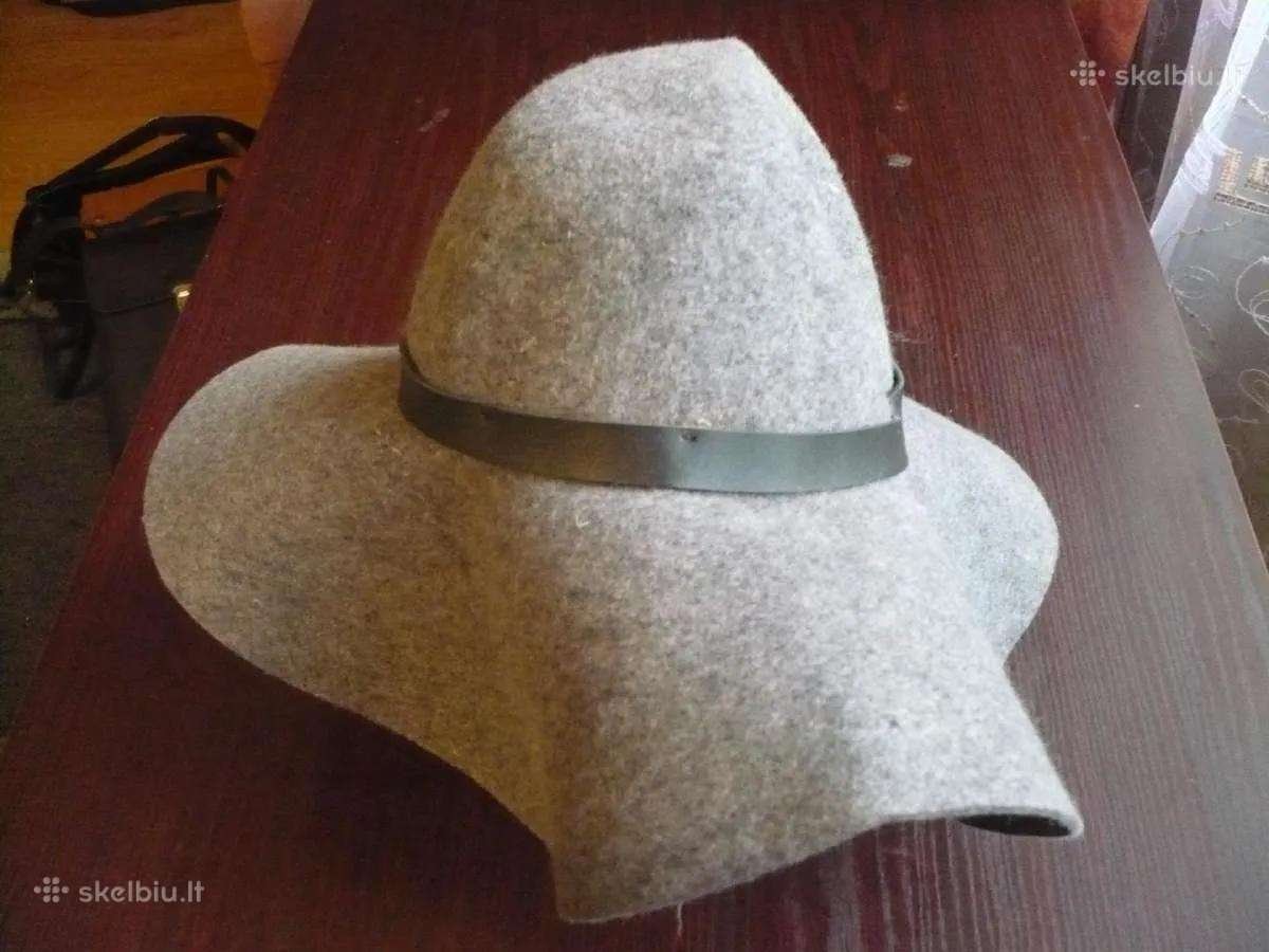 Moteriška elegantiška skrybelė