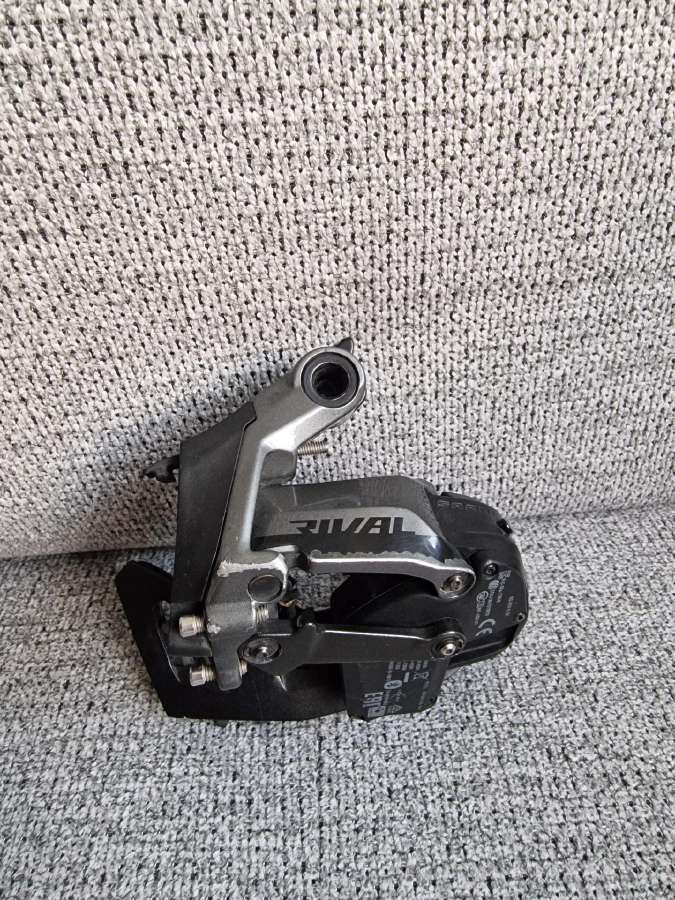 Sram Rival elektrinis galinis permetėjas