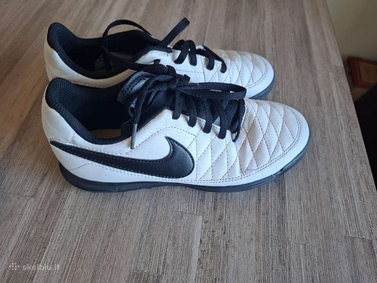 Nike kedukai futbolui 35dydžio