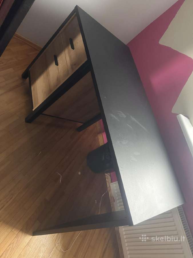 Rašomas stalas