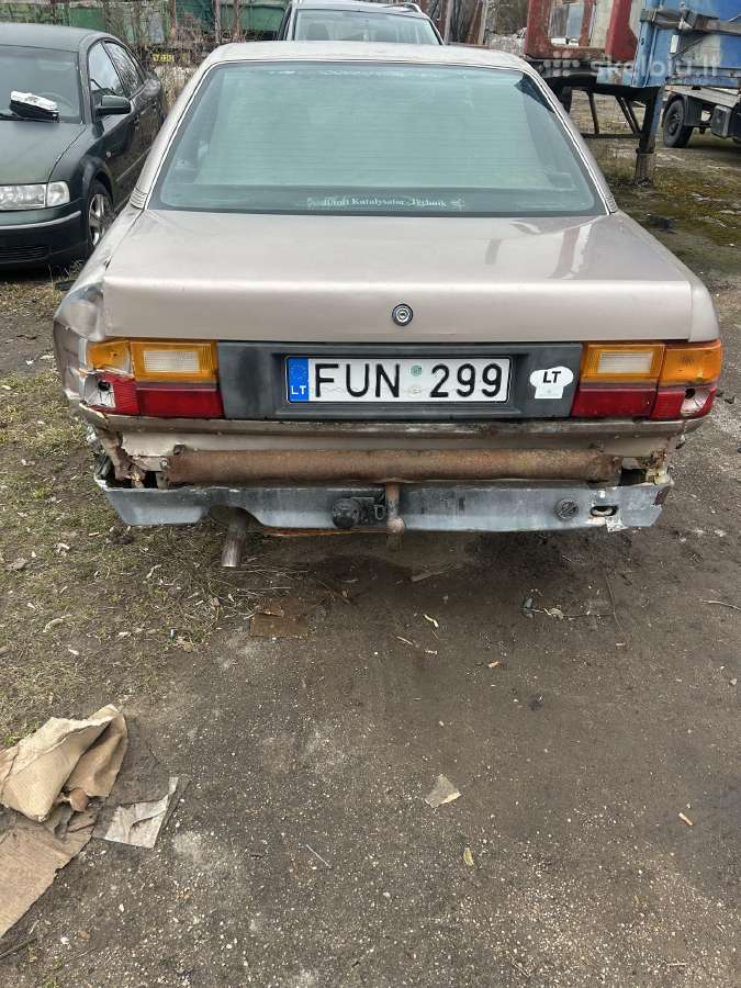 Audi 100 dalimis - nuotraukos Nr. 4