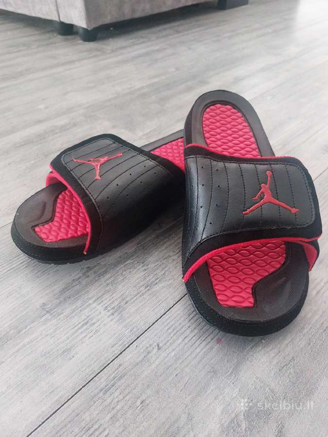 Naujos jordan vasarines slepetes