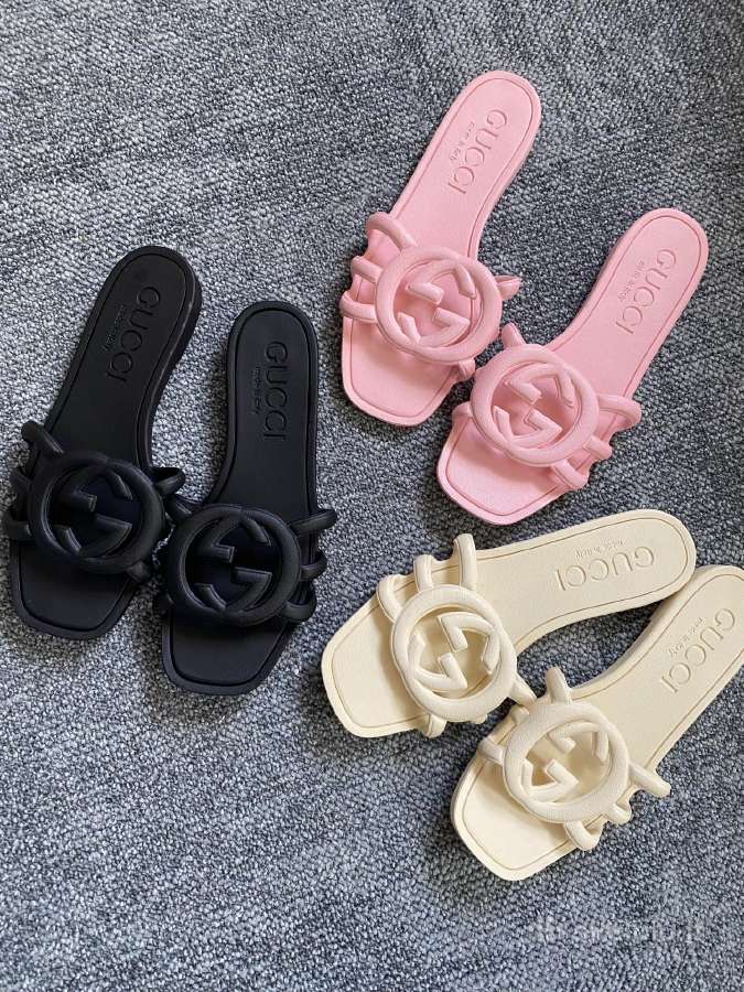 Naujos Gucci šlepetės 38-39 dydžio