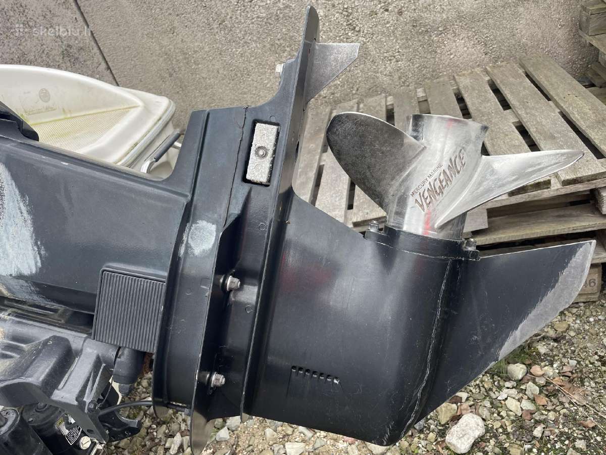 Dvikaktis Mercury Marineforce120 dalimis