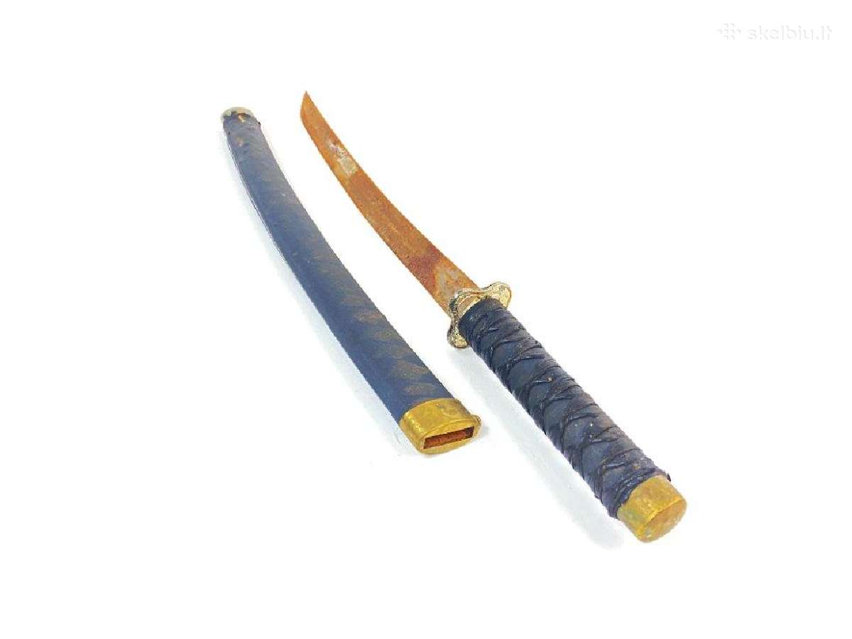 Japoniška katana su žalvariu ir dėklu