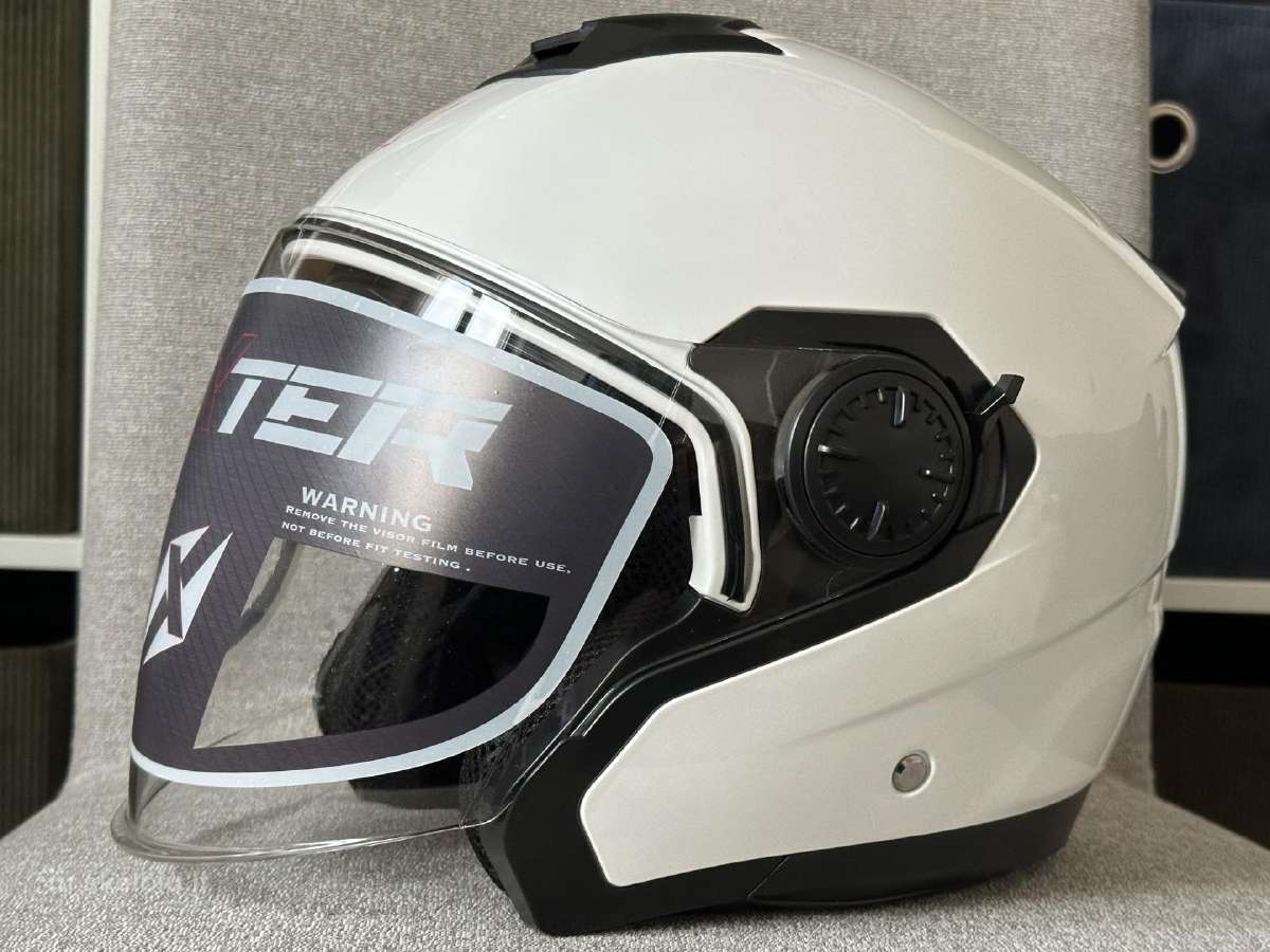 Retro motociklo šalmas Dexter su stiklu dydis S