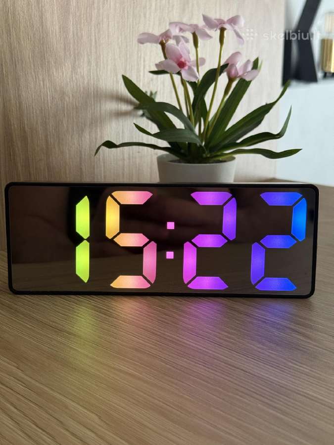 LED stalo laikrodis
