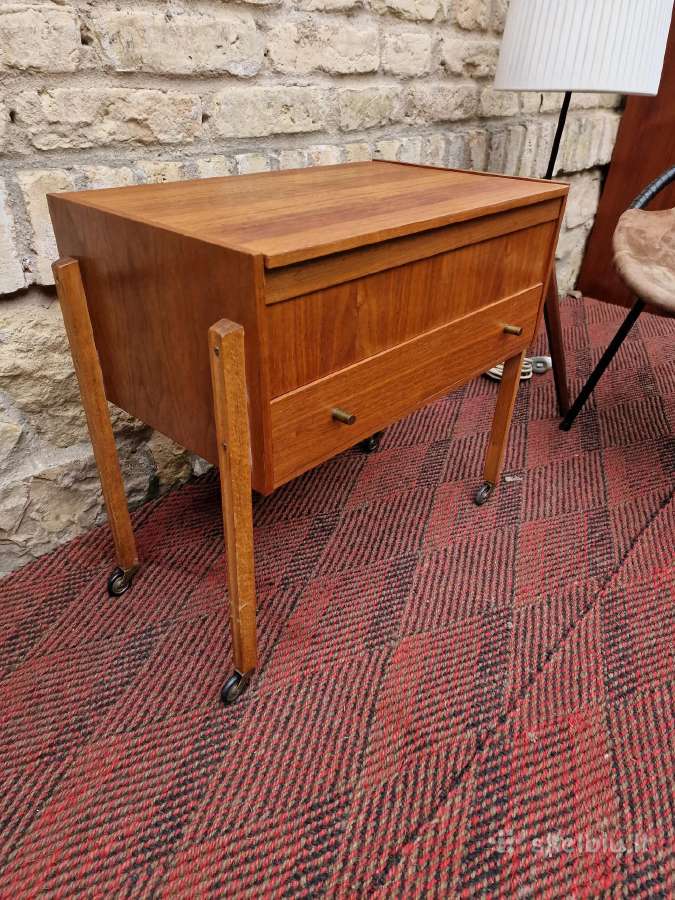 Vintažinis mid century tikmedžio staliukas/siūlinė - nuotraukos Nr. 2