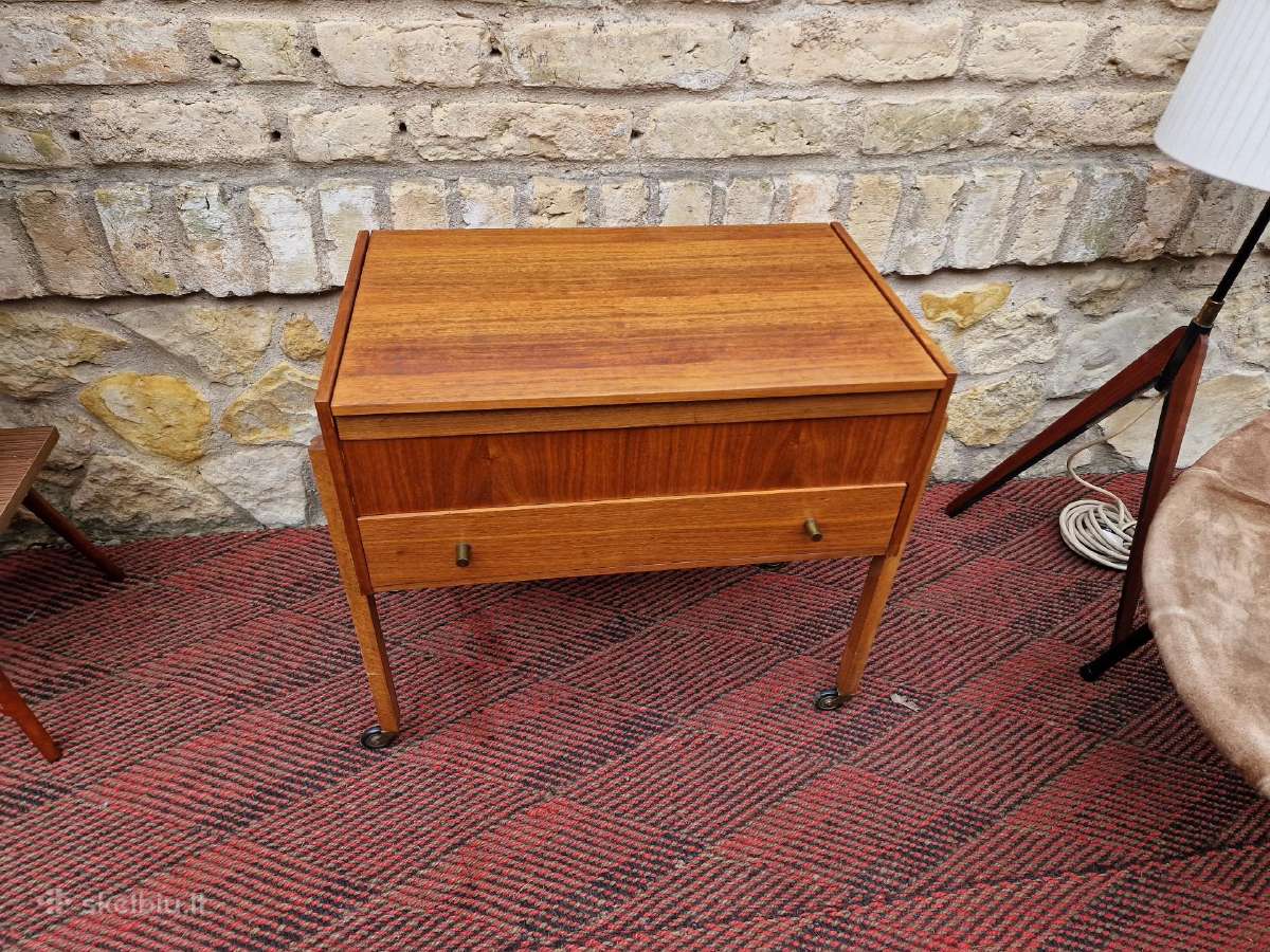 Vintažinis mid century tikmedžio staliukas/siūlinė - nuotraukos Nr. 4