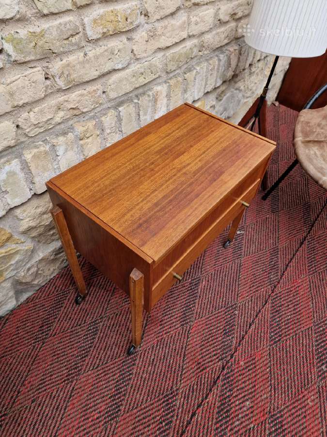 Vintažinis mid century tikmedžio staliukas/siūlinė - nuotraukos Nr. 5