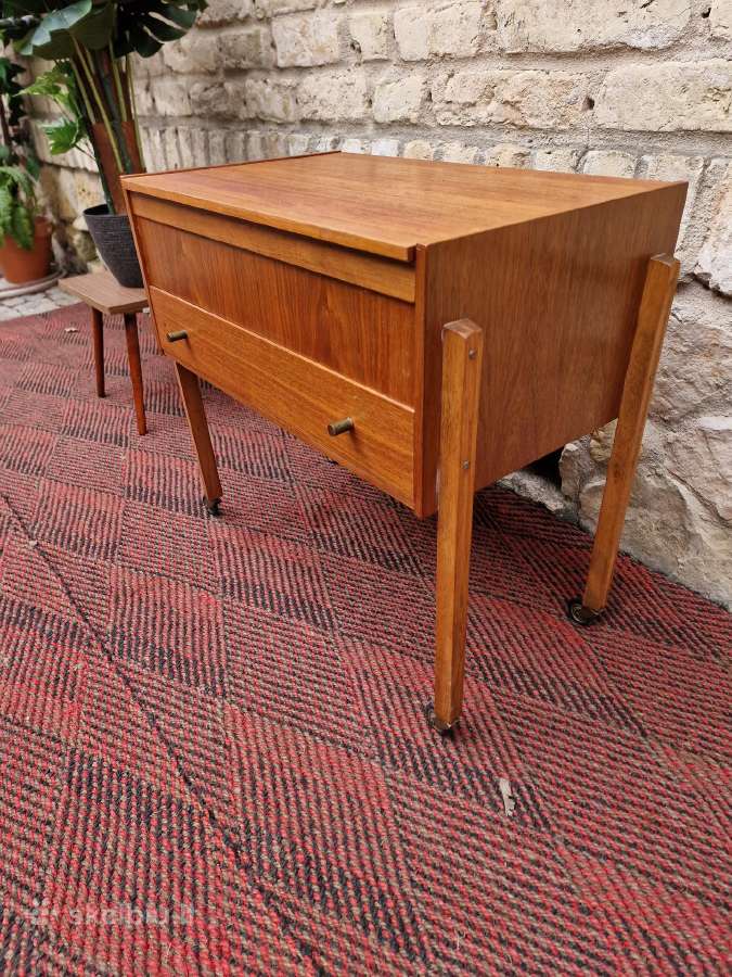 Vintažinis mid century tikmedžio staliukas/siūlinė - nuotraukos Nr. 6