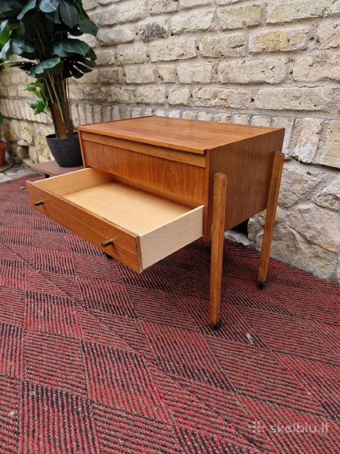 Vintažinis mid century tikmedžio staliukas/siūlinė - nuotraukos Nr. 11