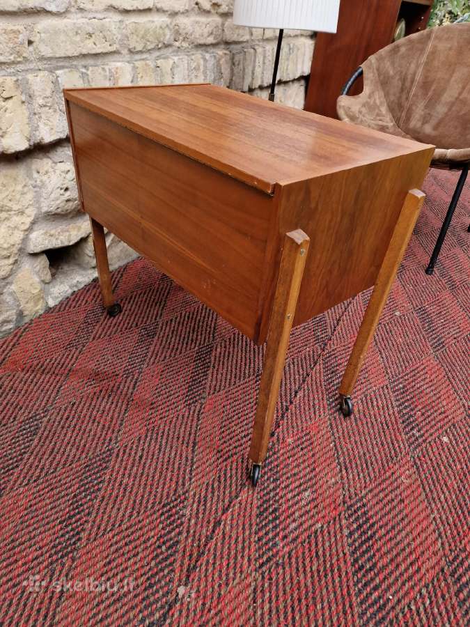 Vintažinis mid century tikmedžio staliukas/siūlinė - nuotraukos Nr. 14