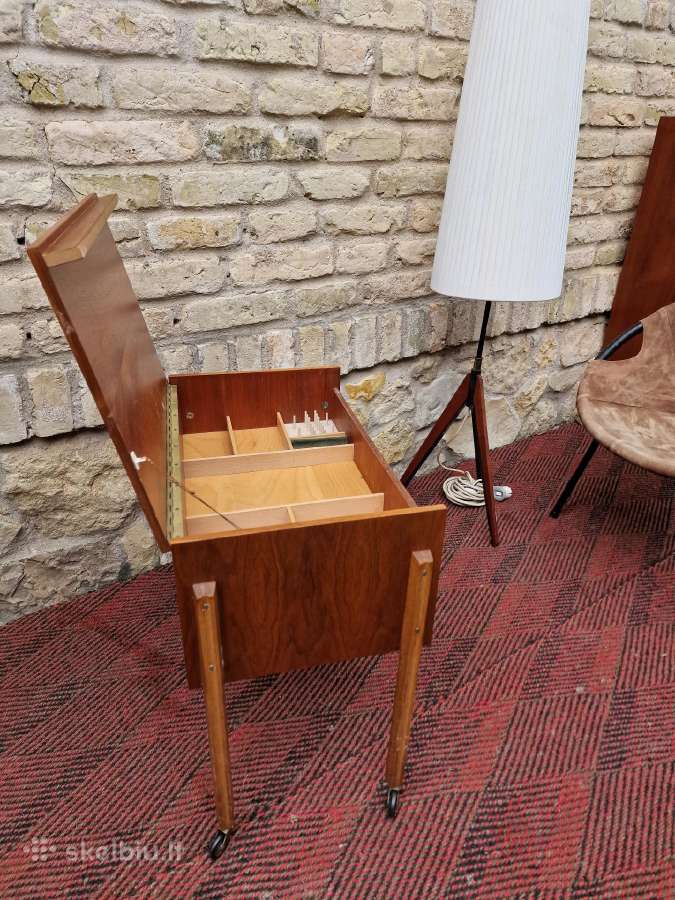 Vintažinis mid century tikmedžio staliukas/siūlinė - nuotraukos Nr. 15