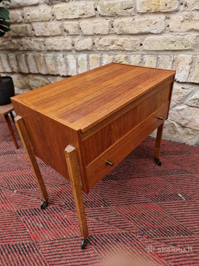 Vintažinis mid century tikmedžio staliukas/siūlinė - nuotraukos Nr. 22