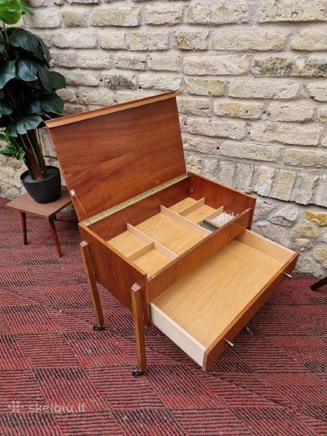 Vintažinis mid century tikmedžio staliukas/siūlinė - nuotraukos Nr. 23
