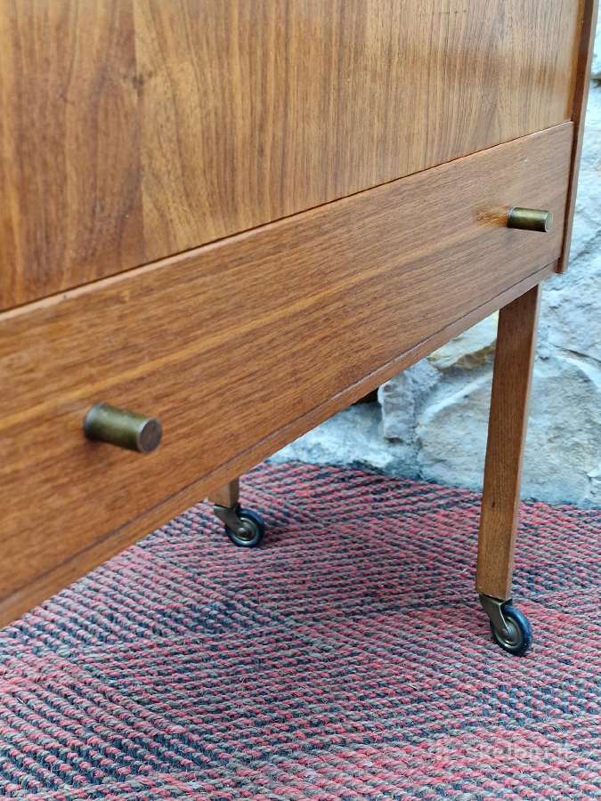 Vintažinis mid century tikmedžio staliukas/siūlinė - nuotraukos Nr. 24