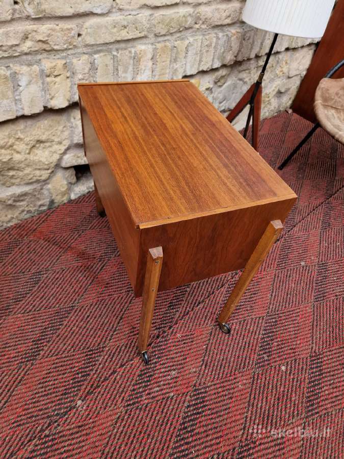 Vintažinis mid century tikmedžio staliukas/siūlinė - nuotraukos Nr. 25