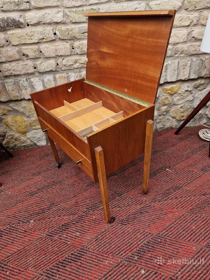 Vintažinis mid century tikmedžio staliukas/siūlinė - nuotraukos Nr. 26