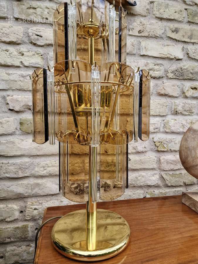 Vintažinė mid century dūminio stiklo stalo lempa