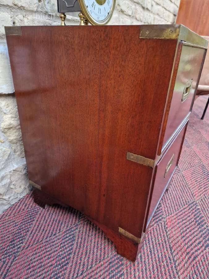 Vintažinė mid century raudonmedžio masyvo komodėlė - nuotraukos Nr. 3