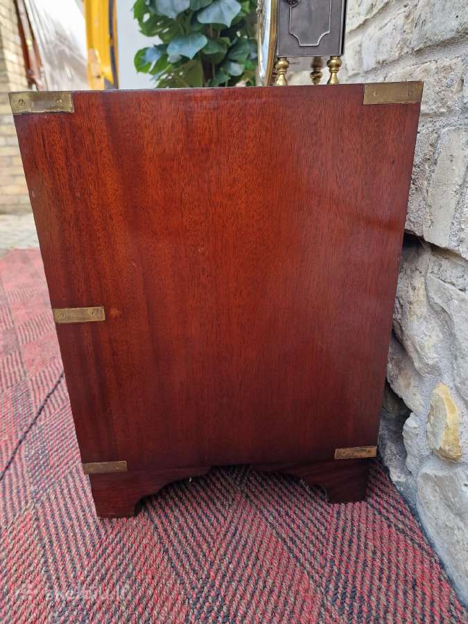 Vintažinė mid century raudonmedžio masyvo komodėlė - nuotraukos Nr. 6