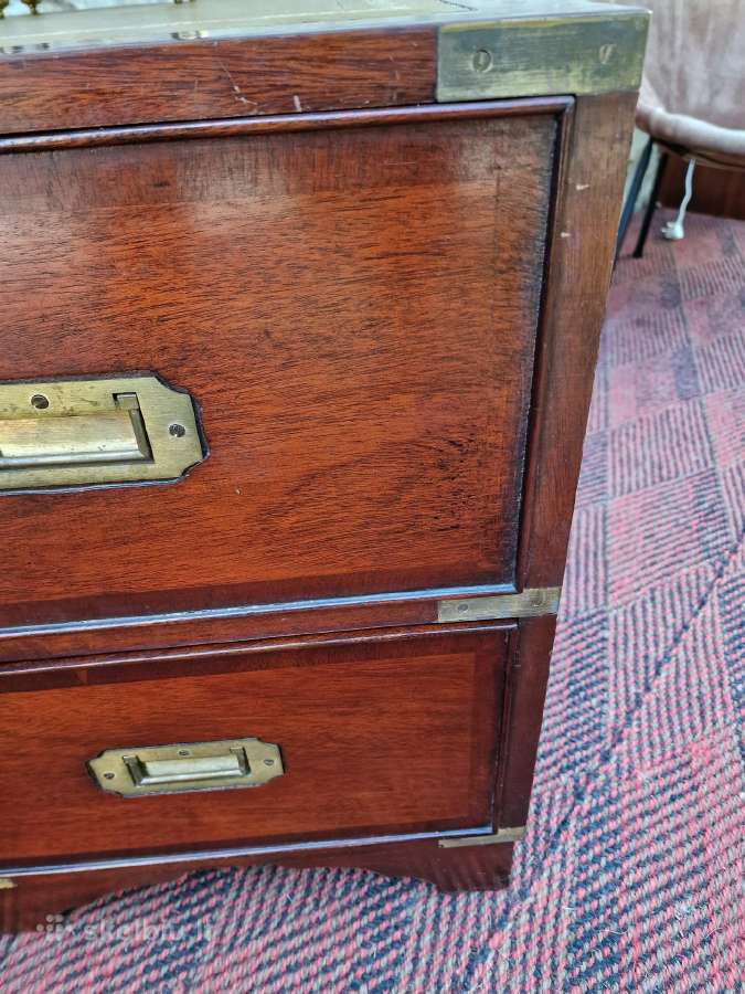 Vintažinė mid century raudonmedžio masyvo komodėlė - nuotraukos Nr. 13