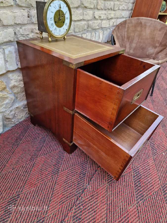 Vintažinė mid century raudonmedžio masyvo komodėlė - nuotraukos Nr. 16