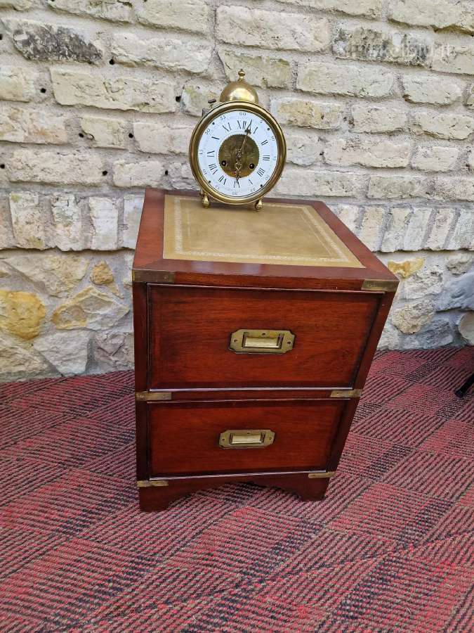 Vintažinė mid century raudonmedžio masyvo komodėlė - nuotraukos Nr. 19