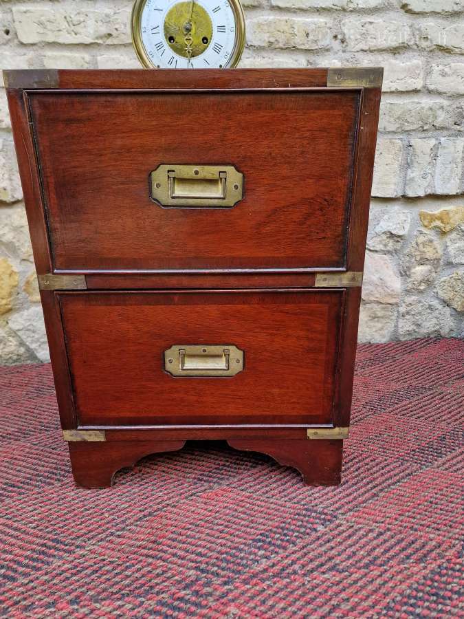 Vintažinė mid century raudonmedžio masyvo komodėlė - nuotraukos Nr. 20