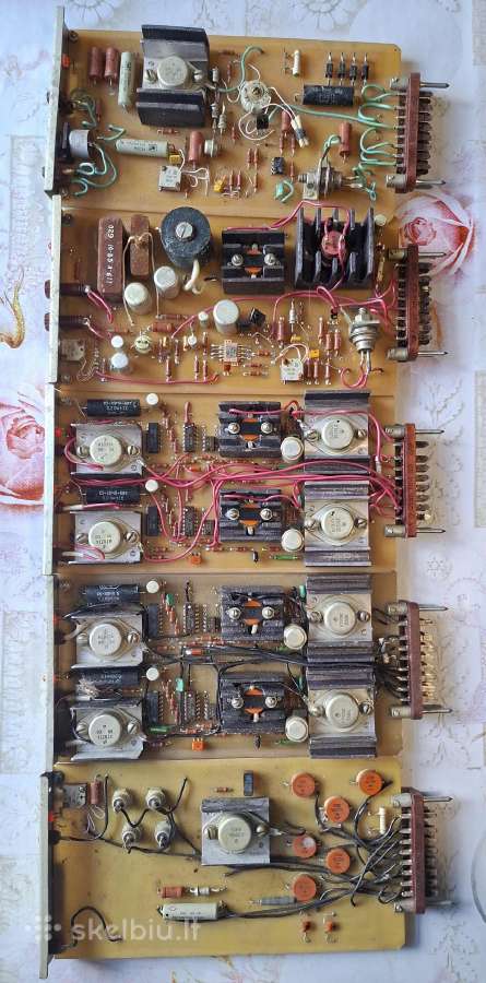 Plokštės iš tarybinės elektronikos.