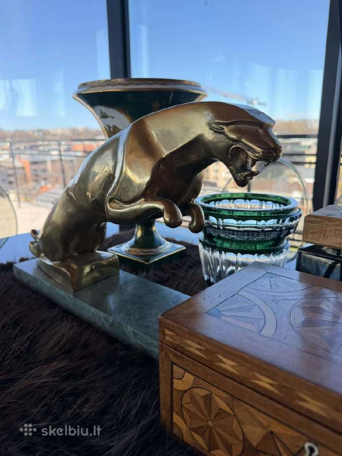 „Art Deco“ stiliaus panteros skulptūra