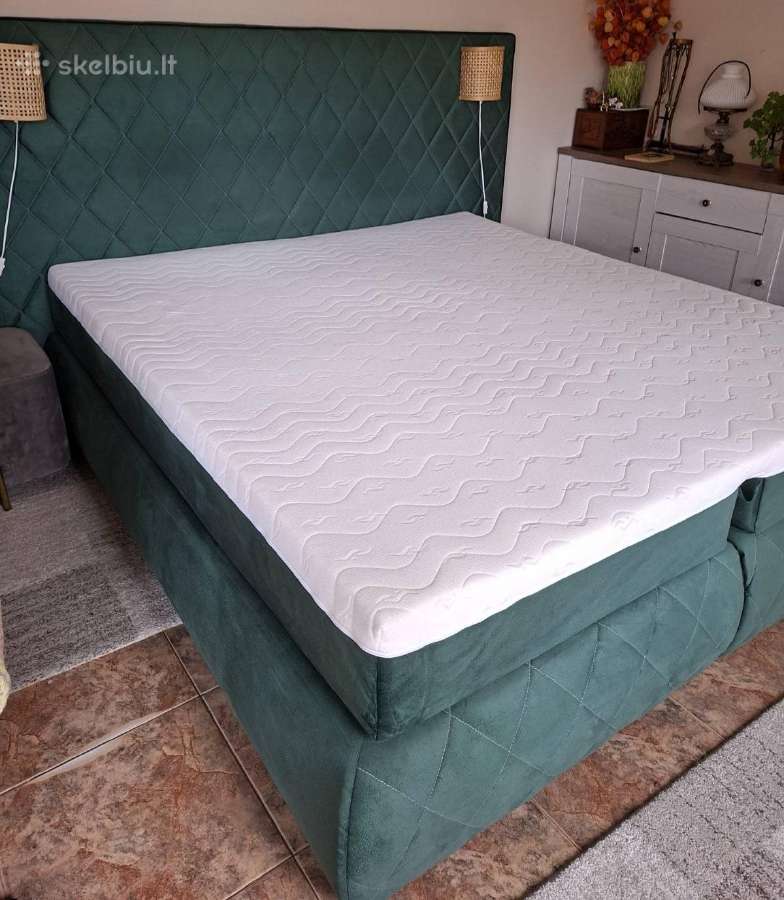 Dvigule lova 180x200 su ciuziniais ir antciuziniu.