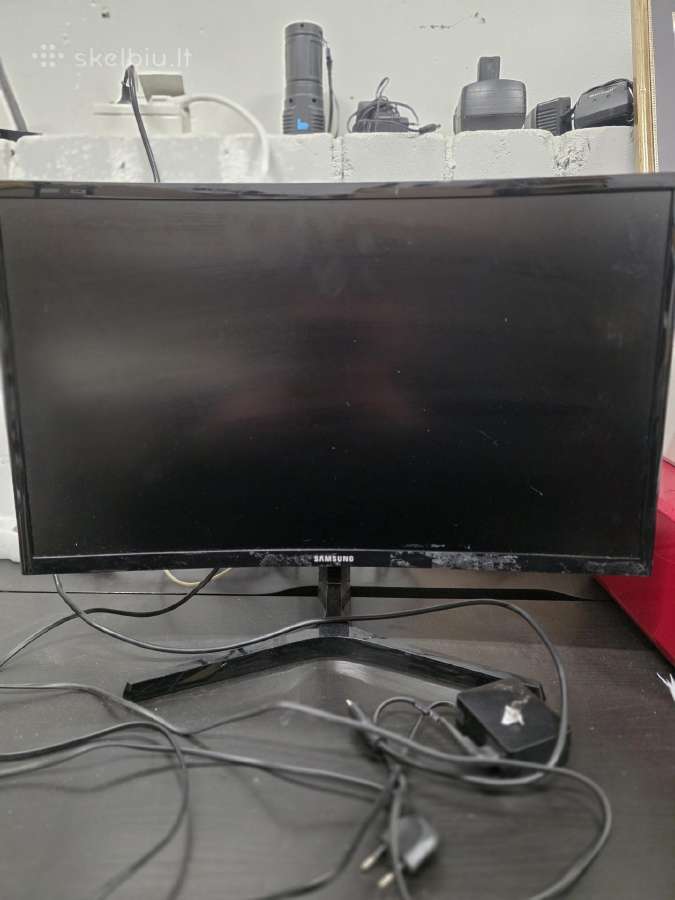 Samsung 24 lenktas (C24f396fhr)