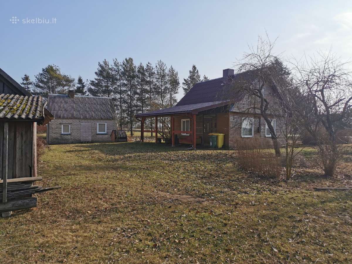Namas su 60 arų sklypu Pakruojo r. Girbutkiai