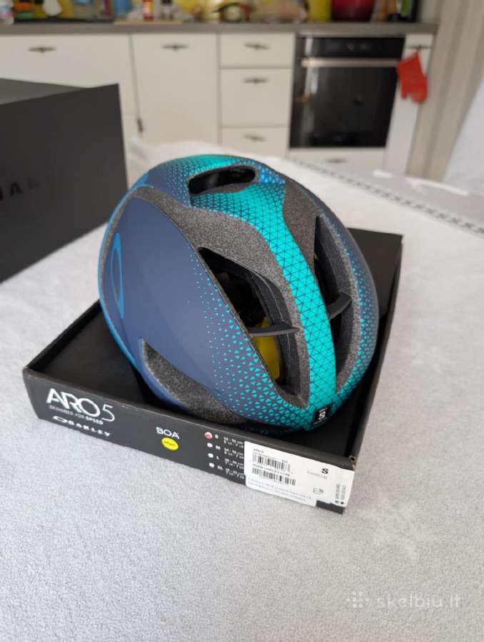 Oakley Aro5 Šalmas su Mips - S dydis