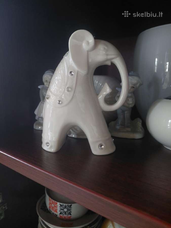 Baltas porceleninis drambliukas