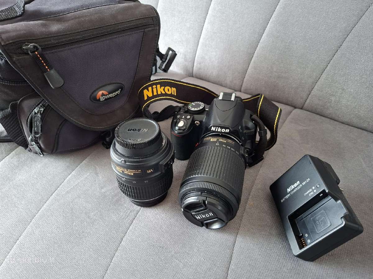 Parduodu Nikon D3100 su 2 objektyvais + krepšys