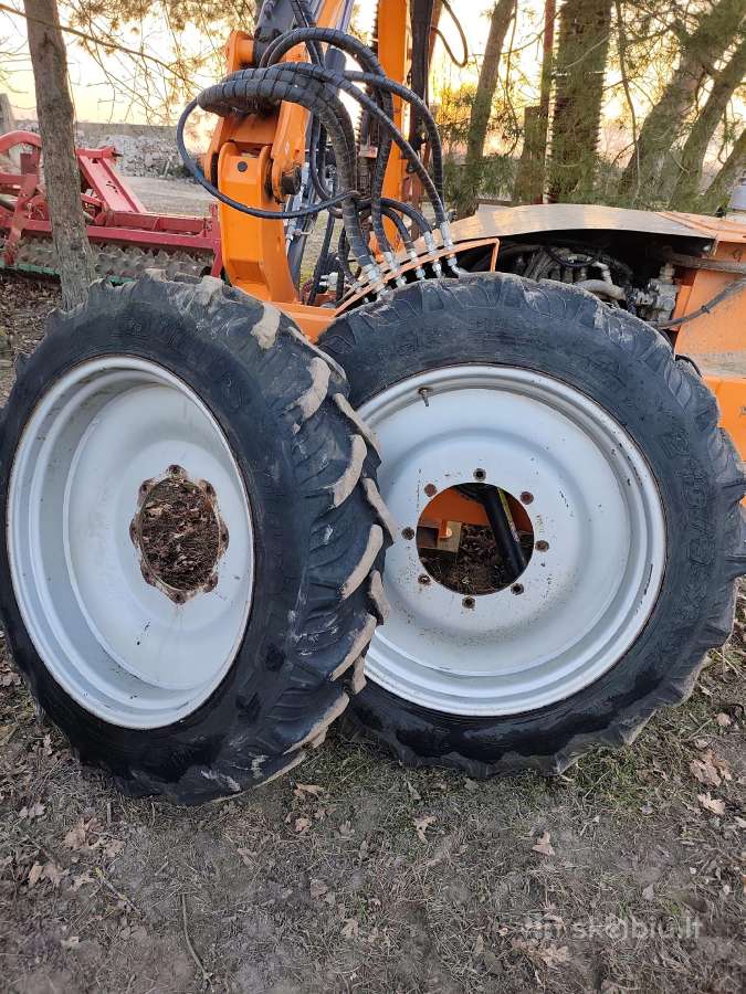 Daržiniai siaurieji purškimo ratai case Newholland