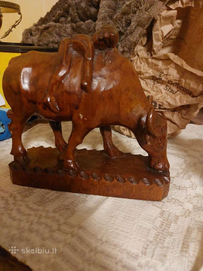 Statulele medis vaikas ir jautis