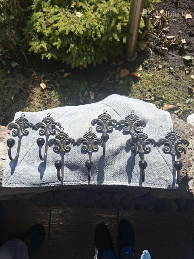 Pakabos metalines su keramika drabuziams