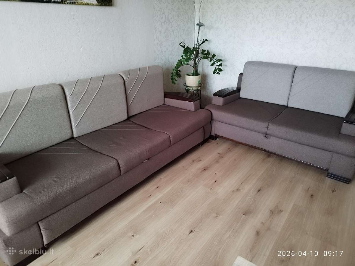 Parduodu-2 naudotas sofas lovas 1- iš jų miegama.