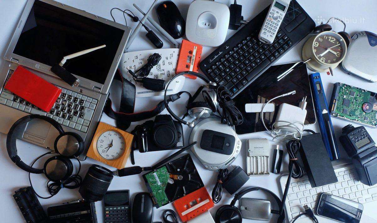 Išvežu seną elektroniką, kompiuterinę techniką